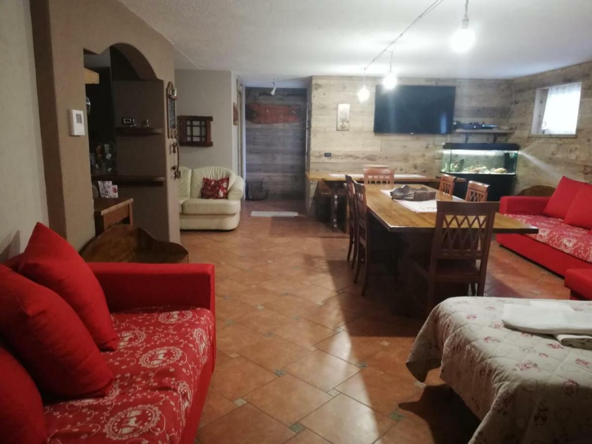 La Taverna Di Elide Aymavilles Exterior foto